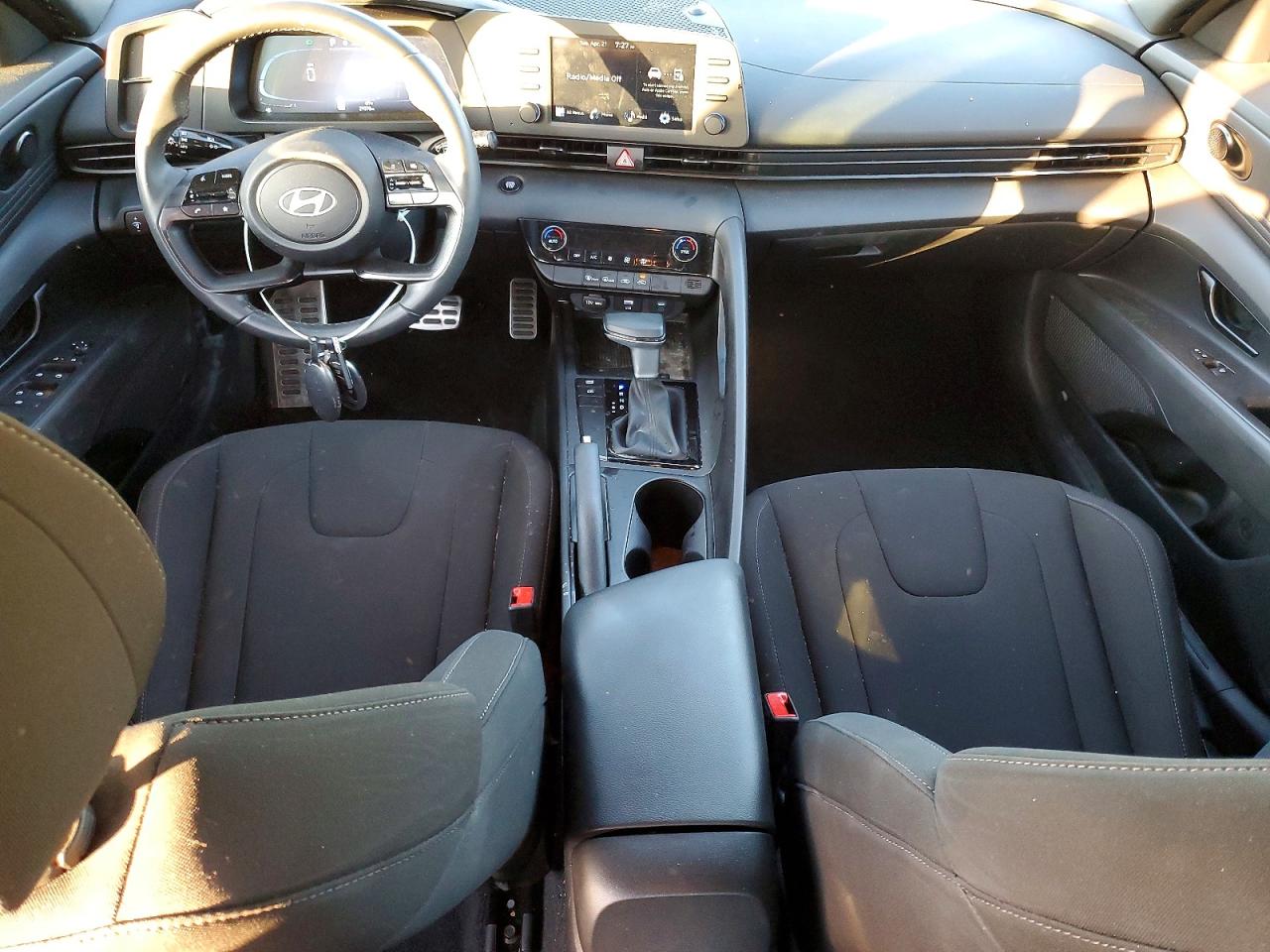 2025 HYUNDAI ELANTRA SEL SPORT photo 22