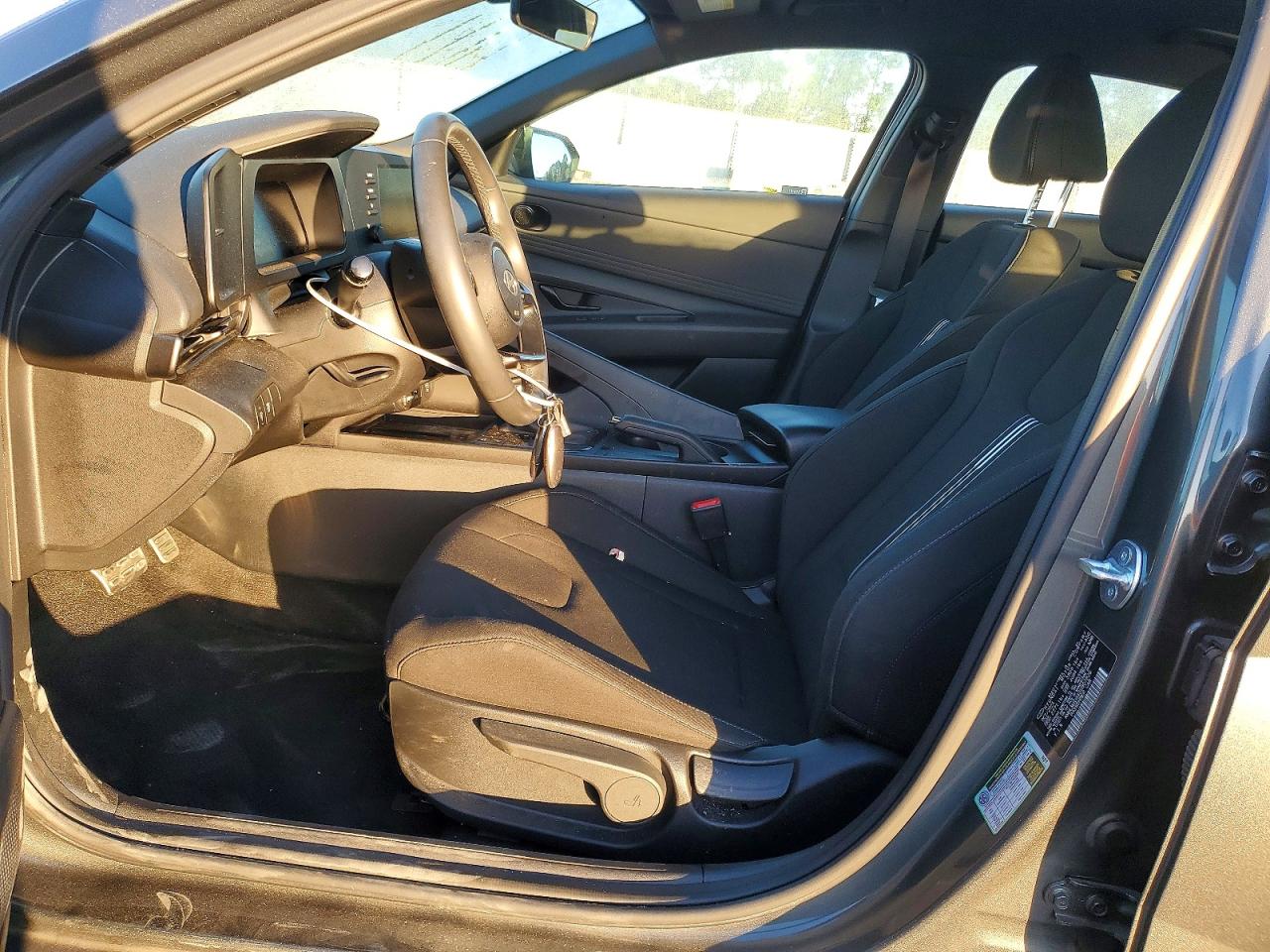 2025 HYUNDAI ELANTRA SEL SPORT photo 19