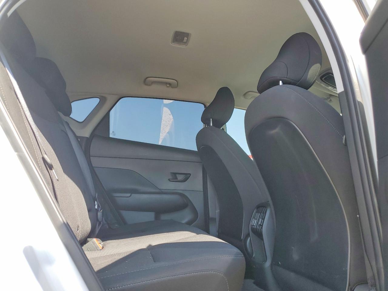 2025 HYUNDAI KONA SE photo 31