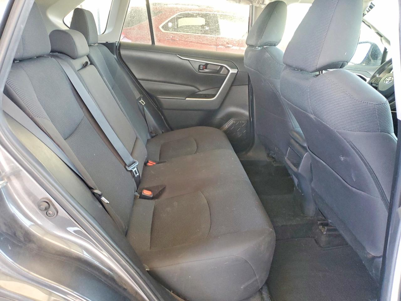 2021 TOYOTA RAV4 LE photo 31