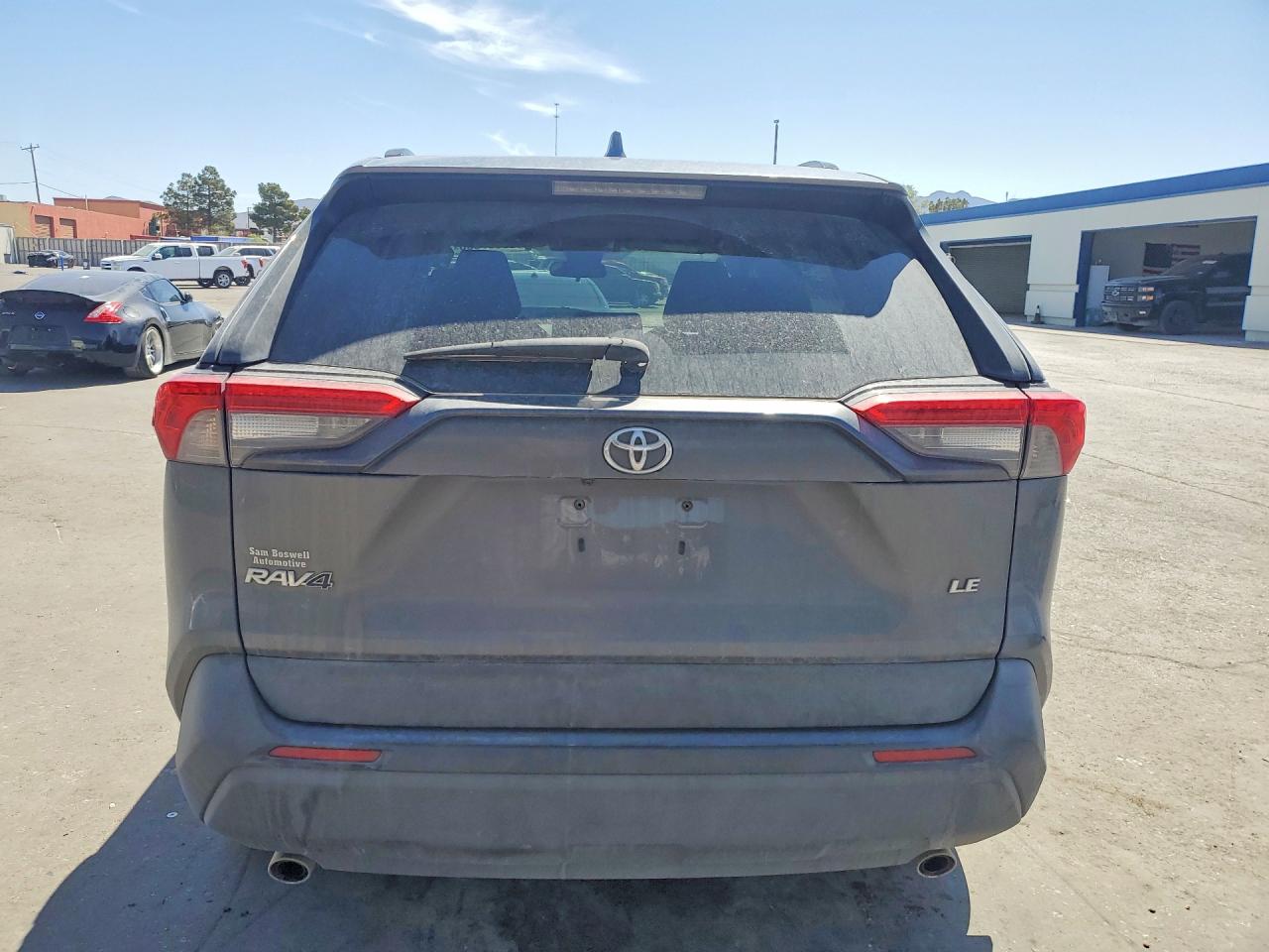 2021 TOYOTA RAV4 LE photo 16