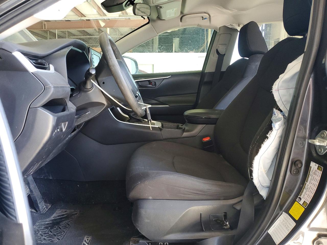 2021 TOYOTA RAV4 LE photo 19