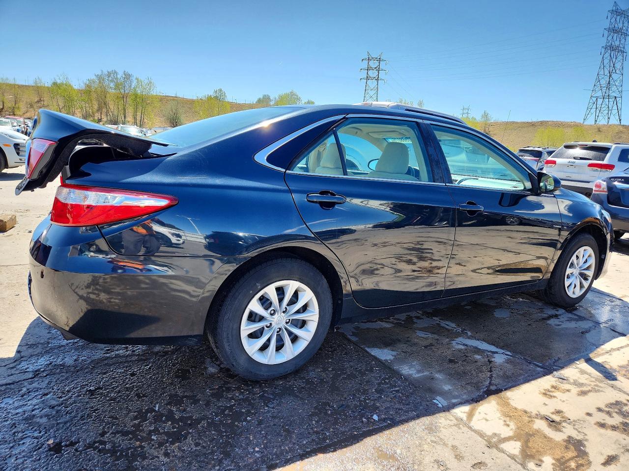 2017 TOYOTA CAMRY LE photo 5