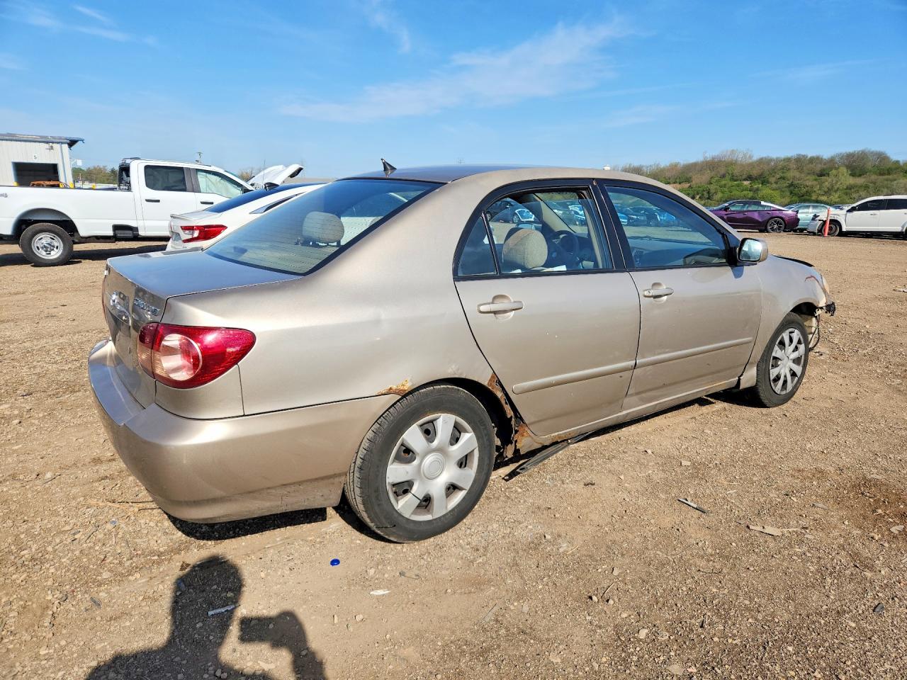 2004 TOYOTA COROLLA LE photo 5