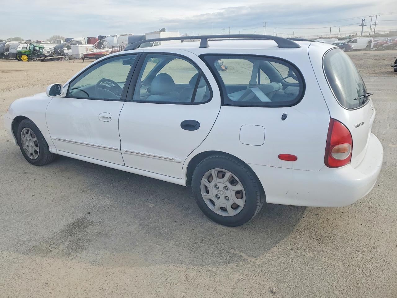 2000 HYUNDAI ELANTRA GLS photo 3