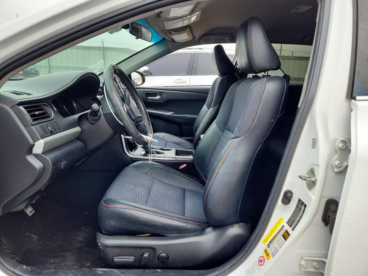 2015 TOYOTA CAMRY SE photo 13
