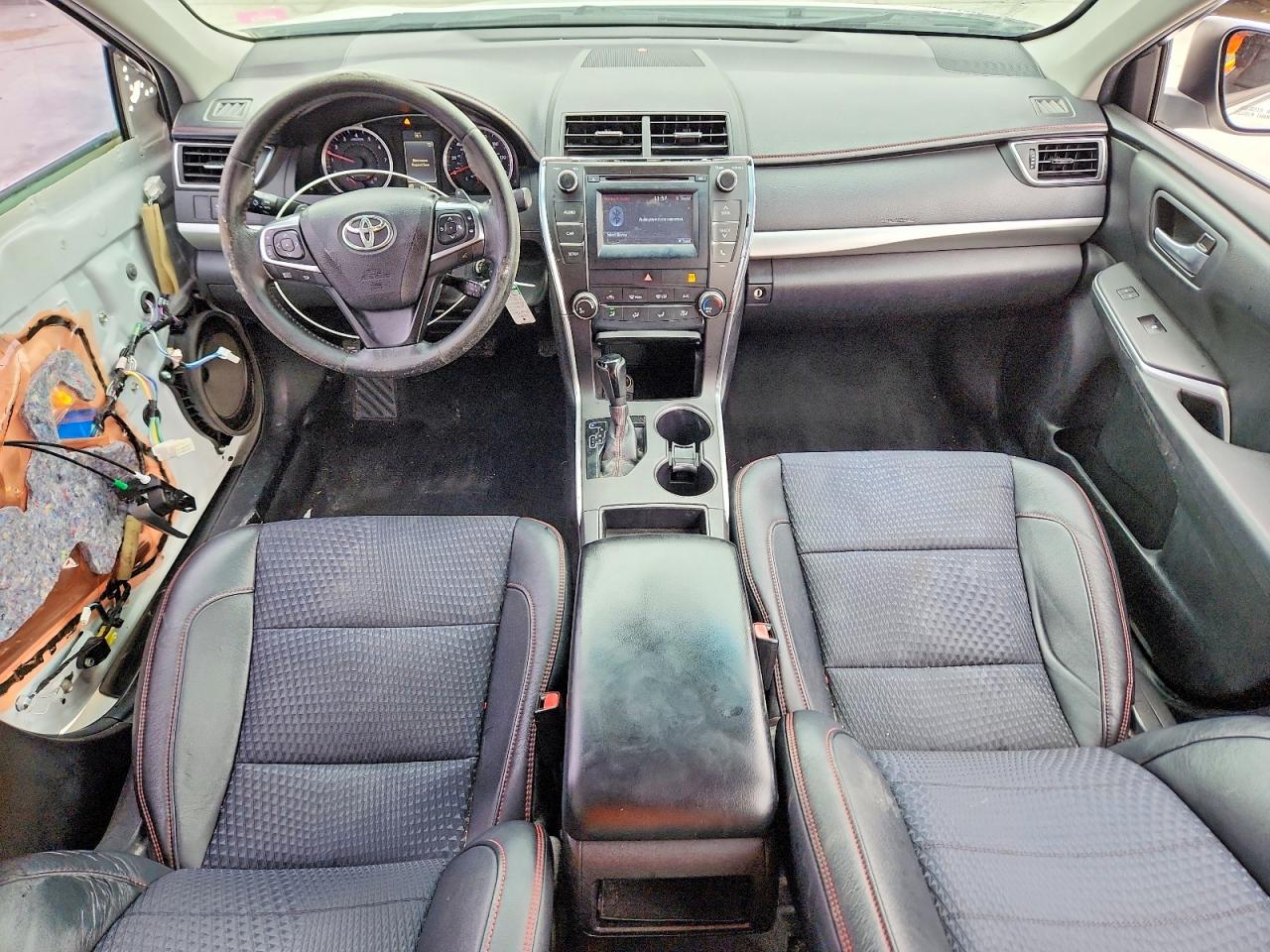 2015 TOYOTA CAMRY SE photo 15