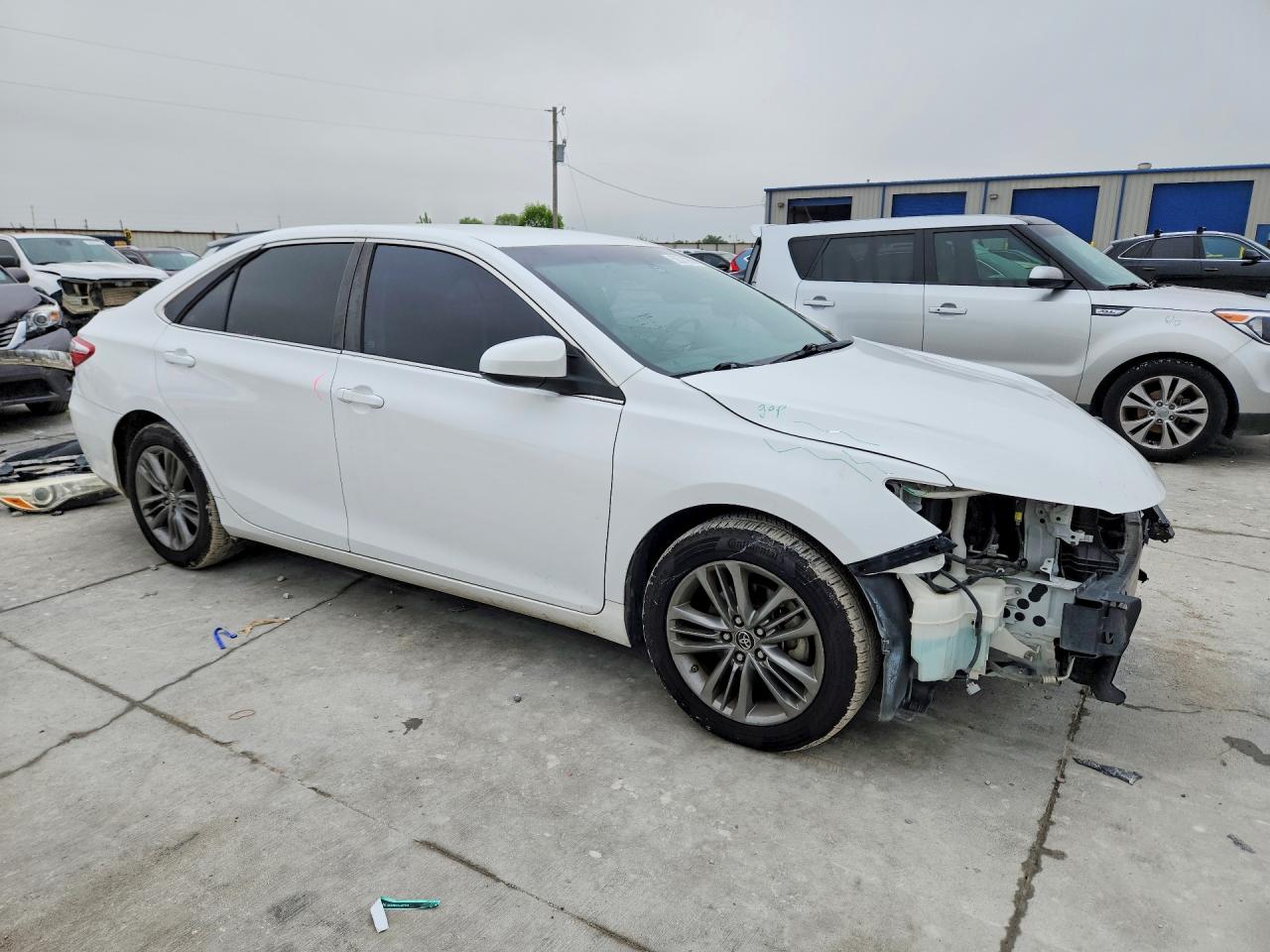 2015 TOYOTA CAMRY SE photo 7