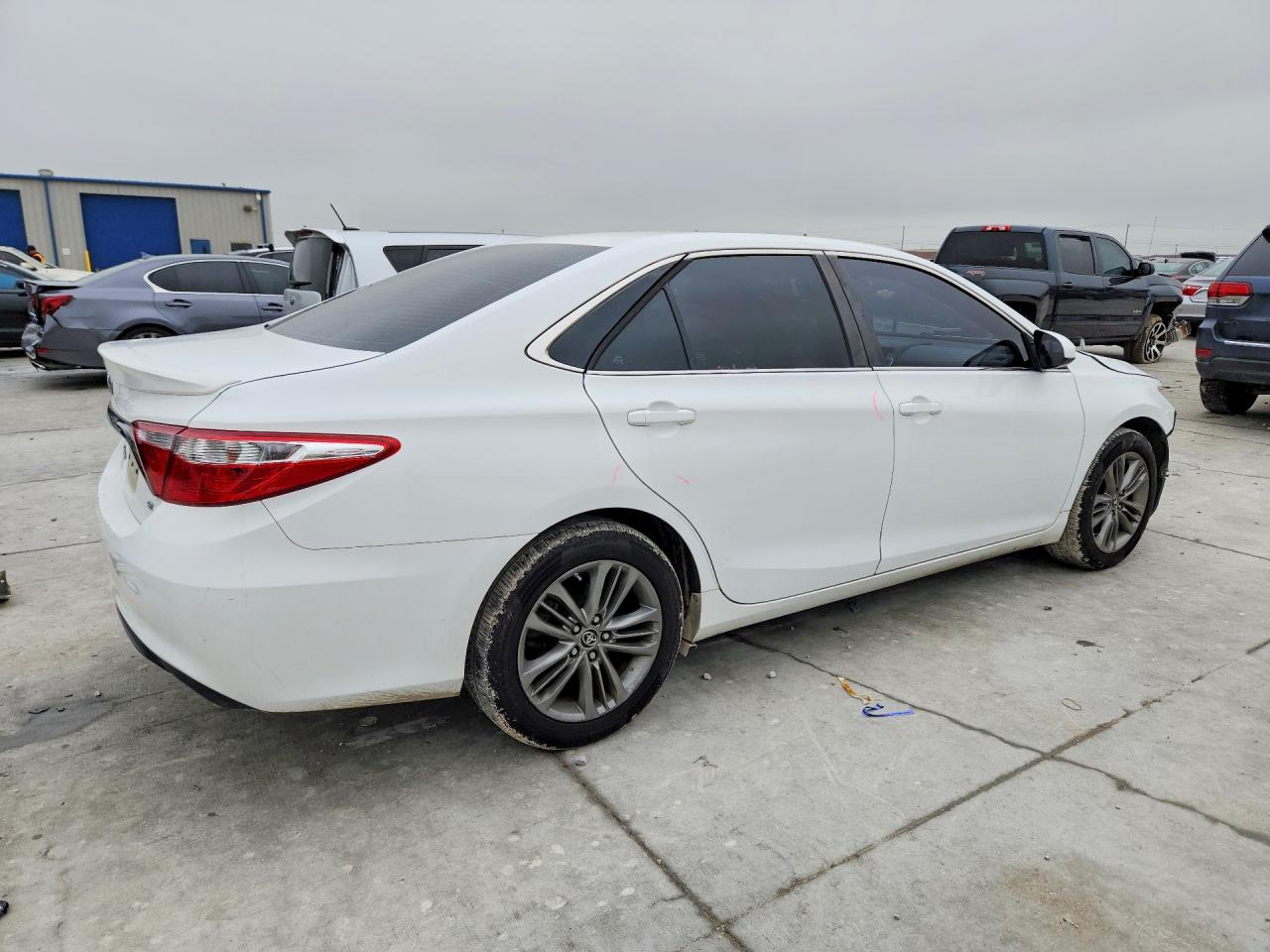 2015 TOYOTA CAMRY SE photo 5