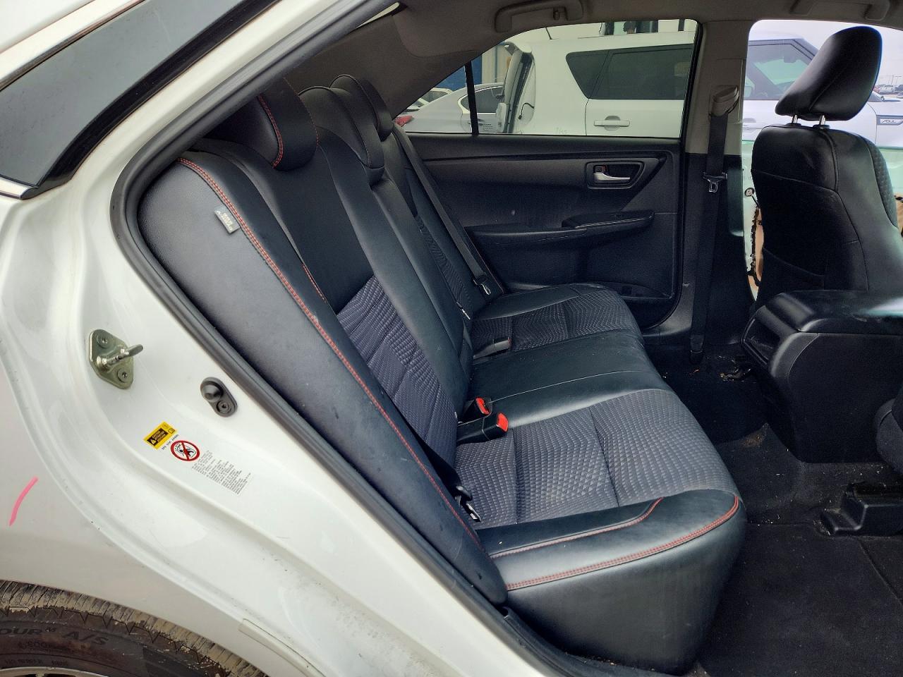 2015 TOYOTA CAMRY SE photo 19