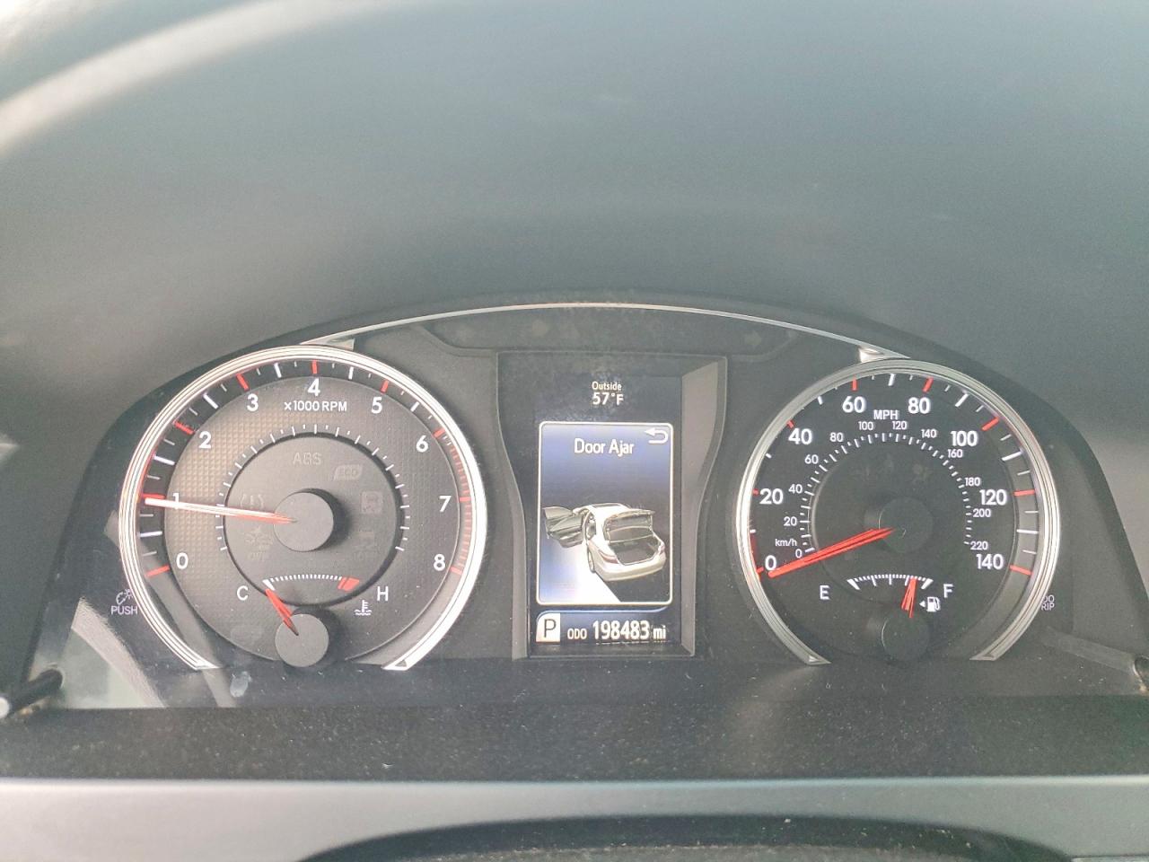 2016 TOYOTA CAMRY SE photo 17