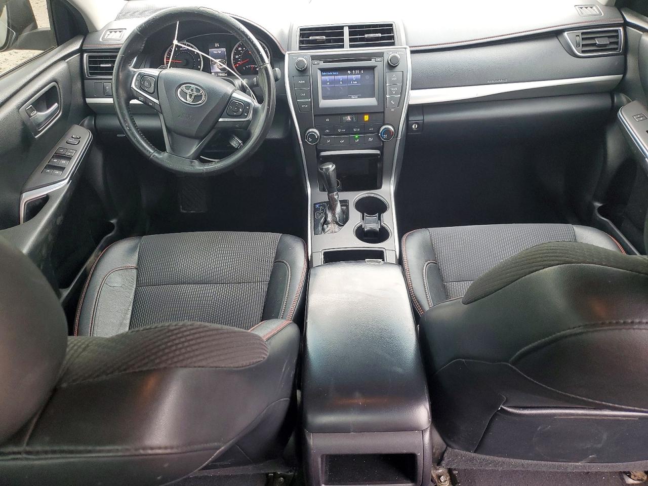 2016 TOYOTA CAMRY SE photo 15