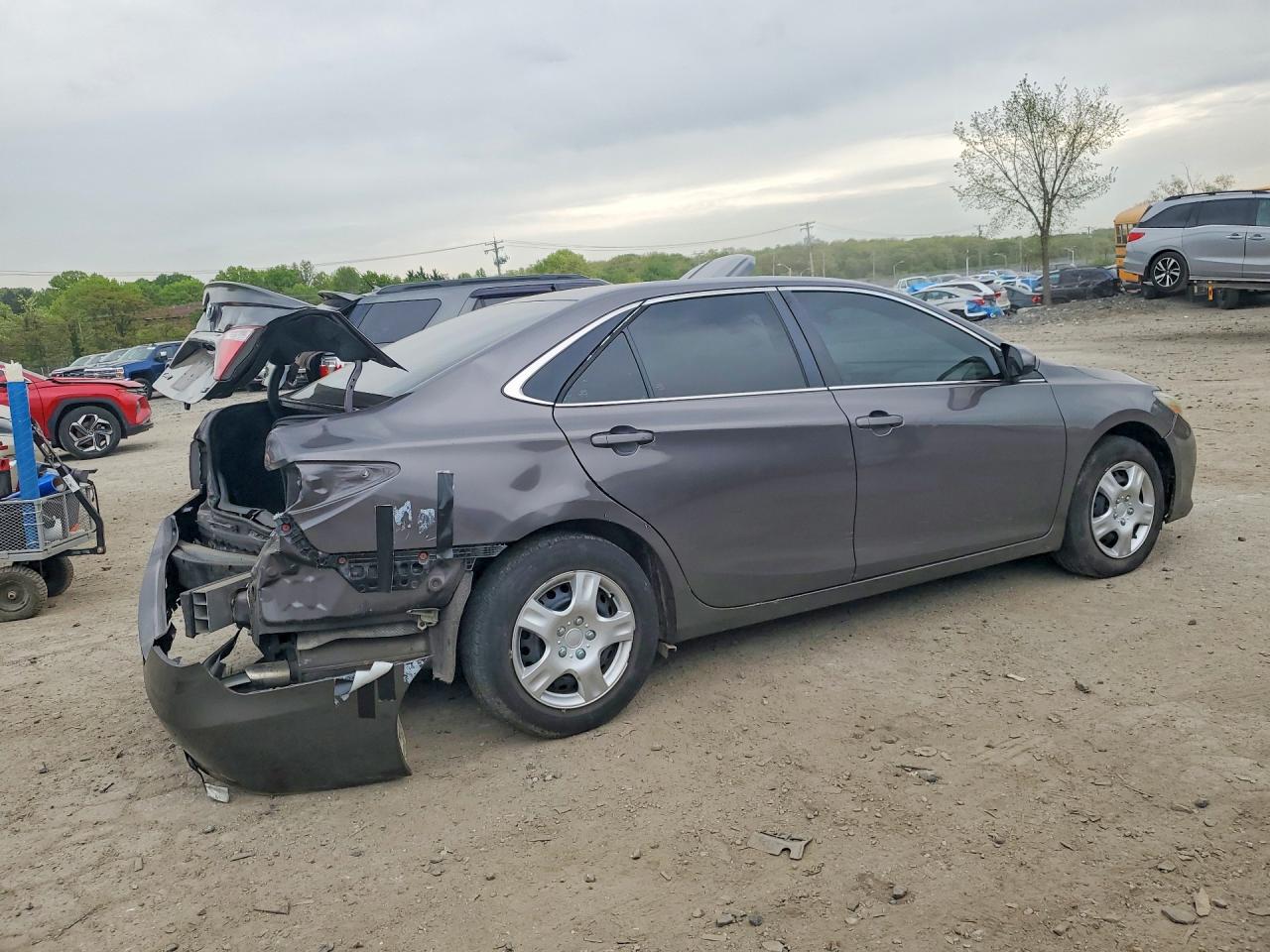 2016 TOYOTA CAMRY SE photo 5
