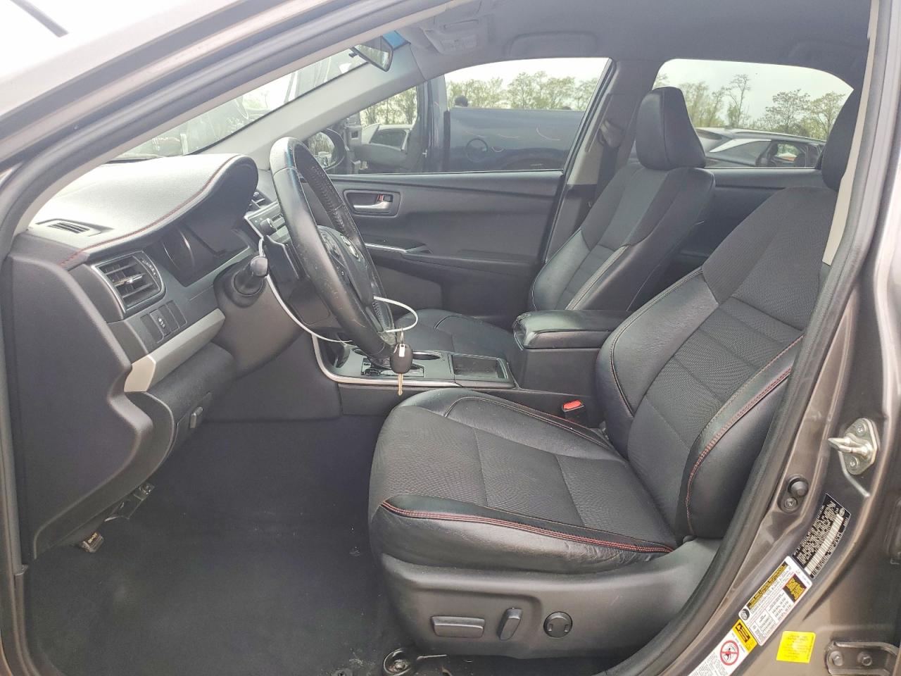 2016 TOYOTA CAMRY SE photo 13