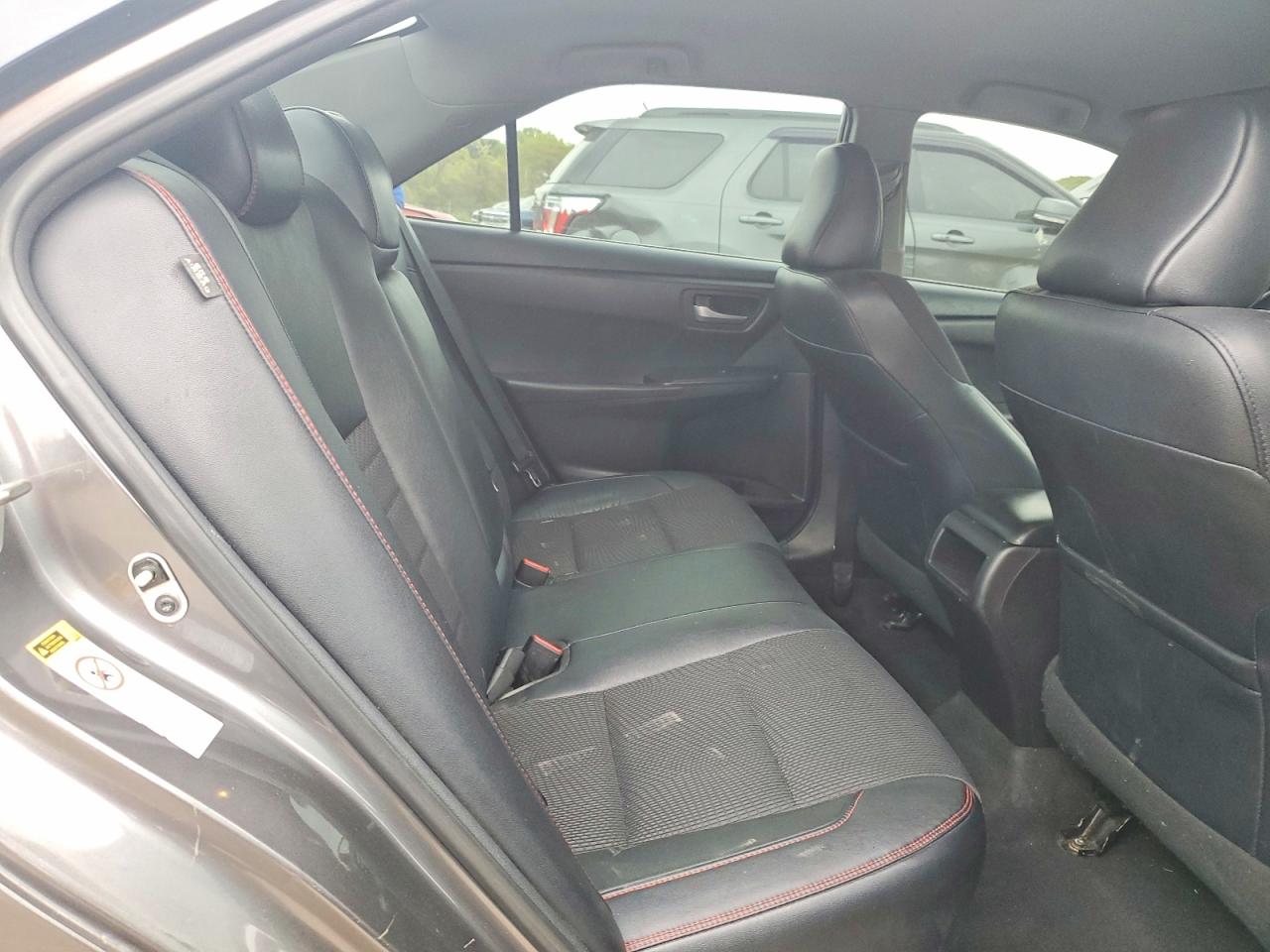 2016 TOYOTA CAMRY SE photo 19