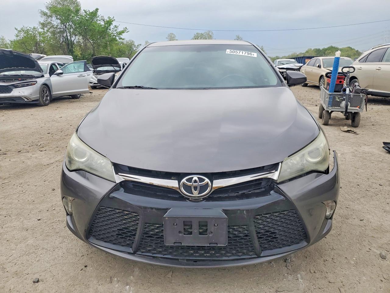 2016 TOYOTA CAMRY SE photo 9