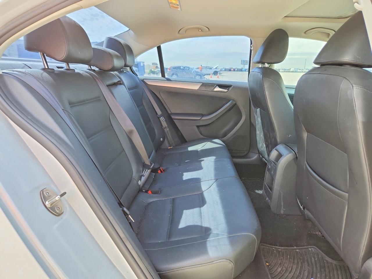 2017 VOLKSWAGEN JETTA SE photo 19