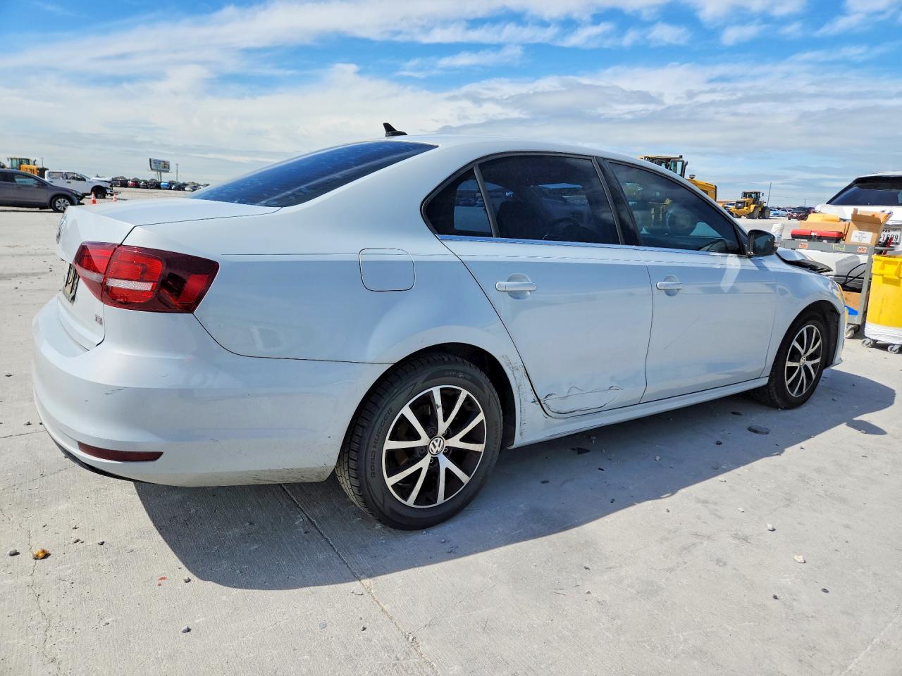 2017 VOLKSWAGEN JETTA SE photo 5