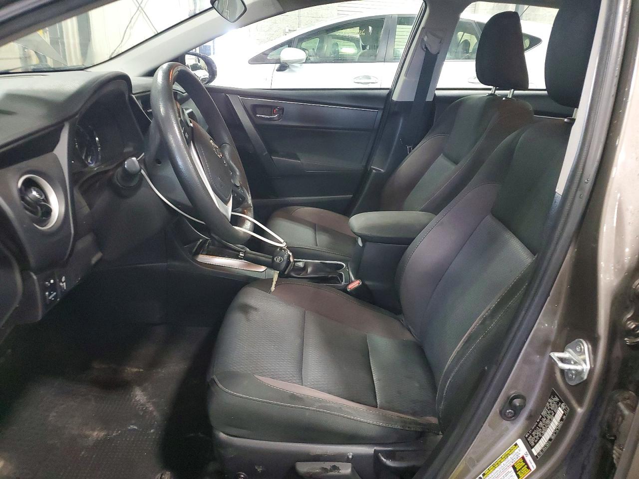 2017 TOYOTA COROLLA LE photo 19