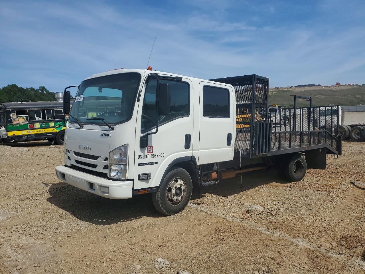 2021 ISUZU NPR photo 2