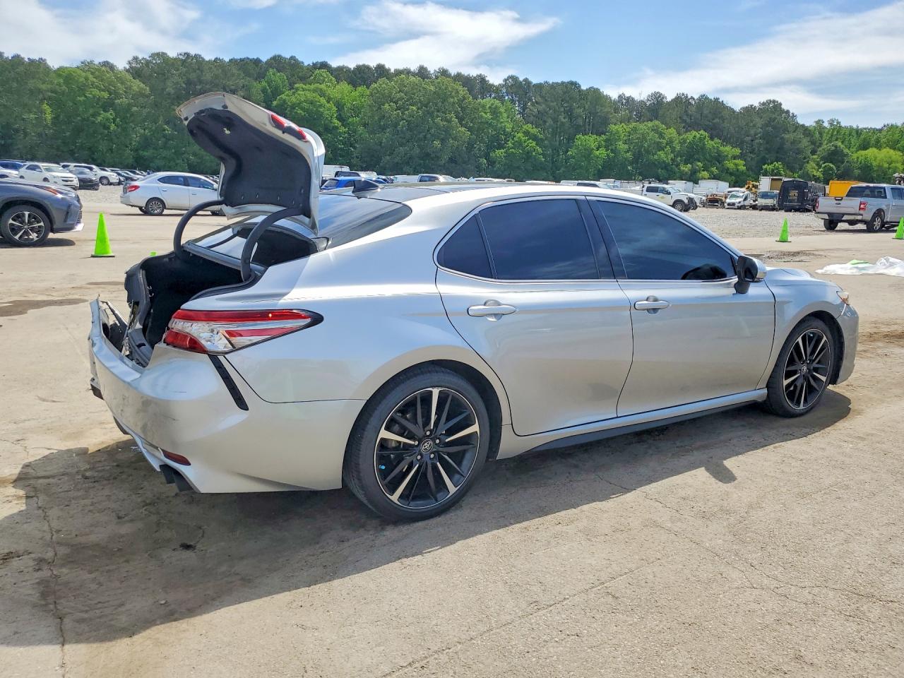 2019 TOYOTA CAMRY XSE photo 3