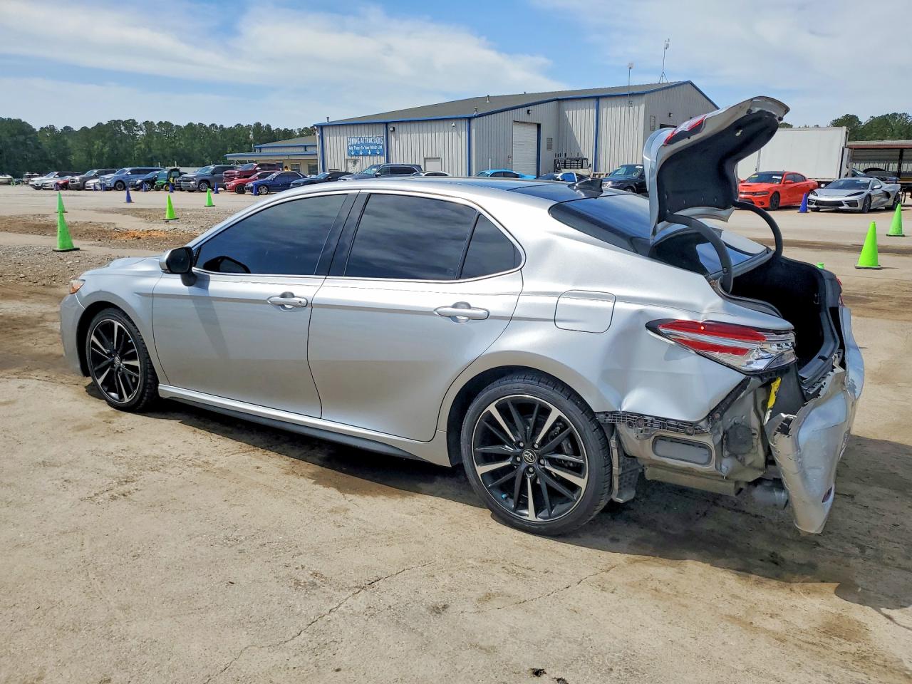 2019 TOYOTA CAMRY XSE photo 2