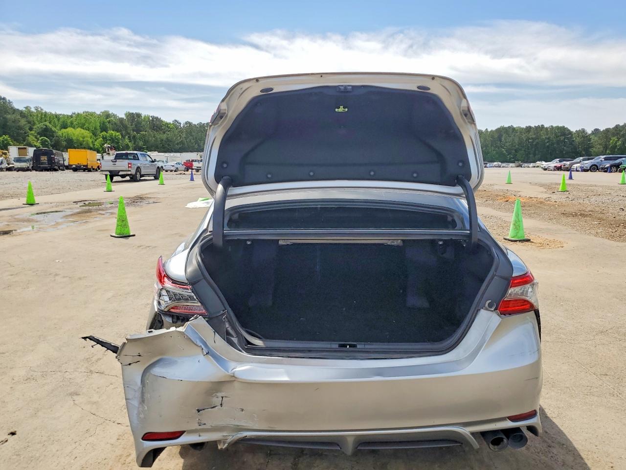2019 TOYOTA CAMRY XSE photo 6