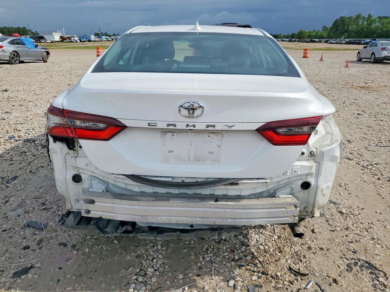 2024 TOYOTA CAMRY LE photo 11