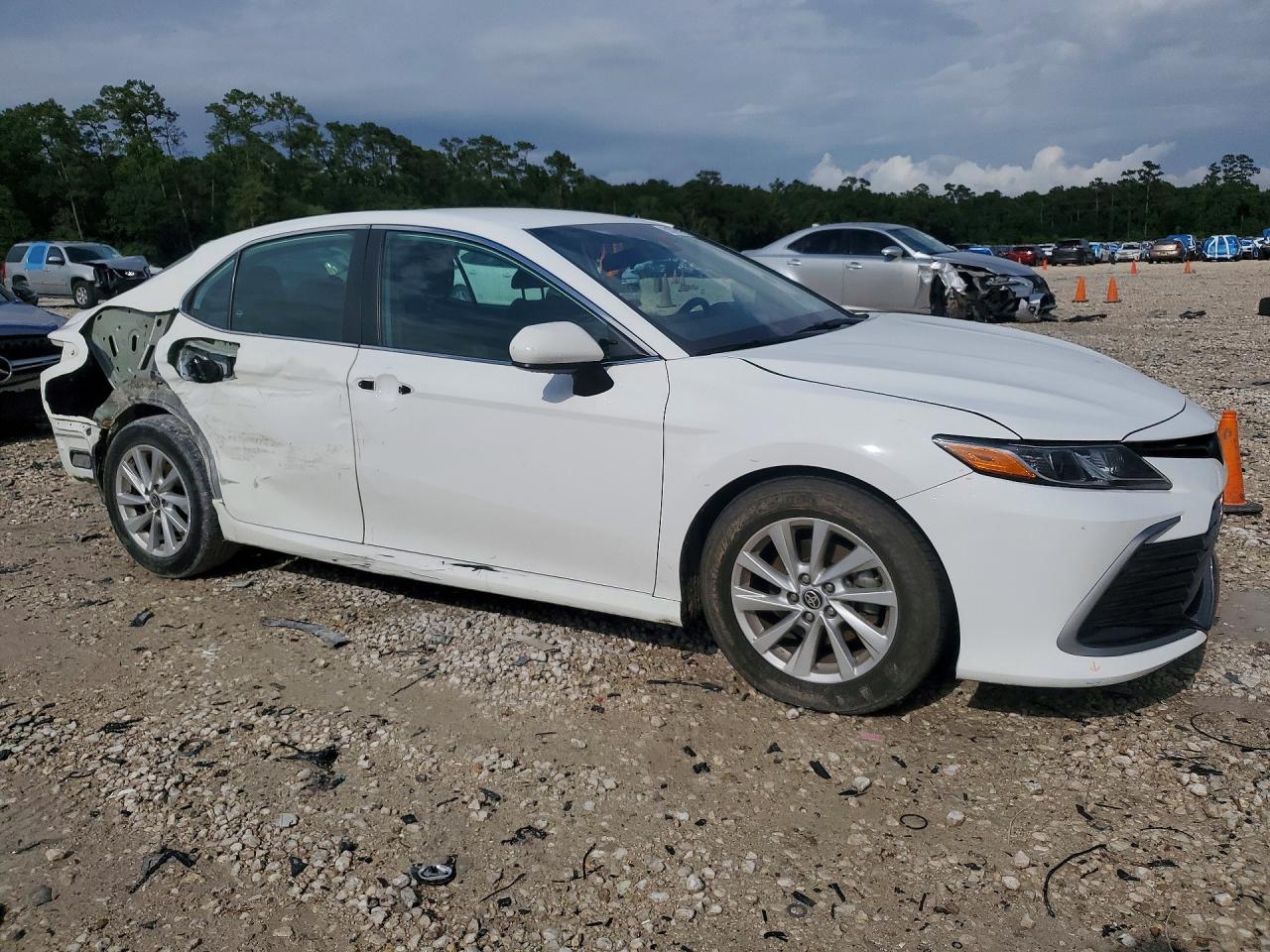 2024 TOYOTA CAMRY LE photo 7
