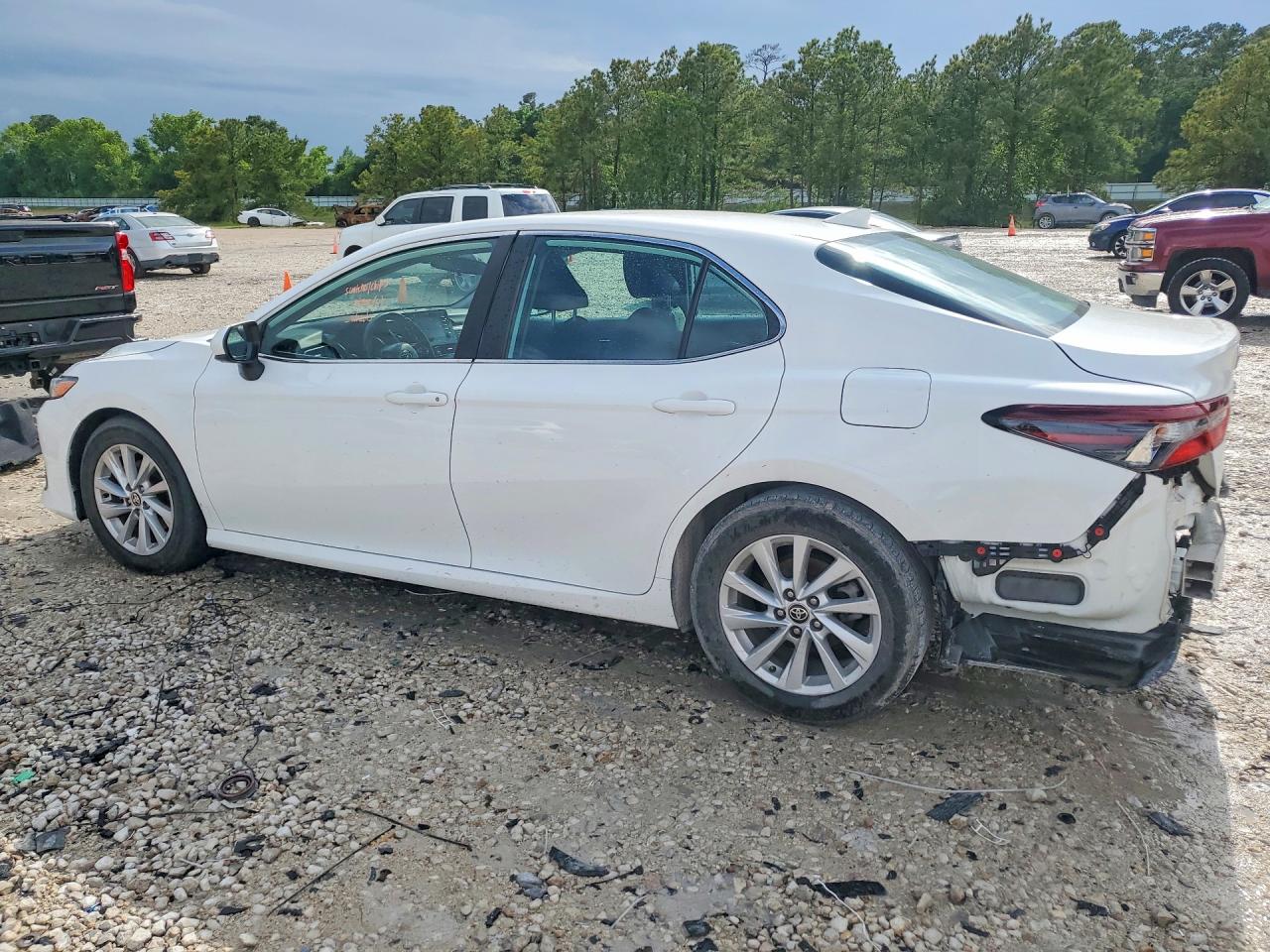 2024 TOYOTA CAMRY LE photo 3