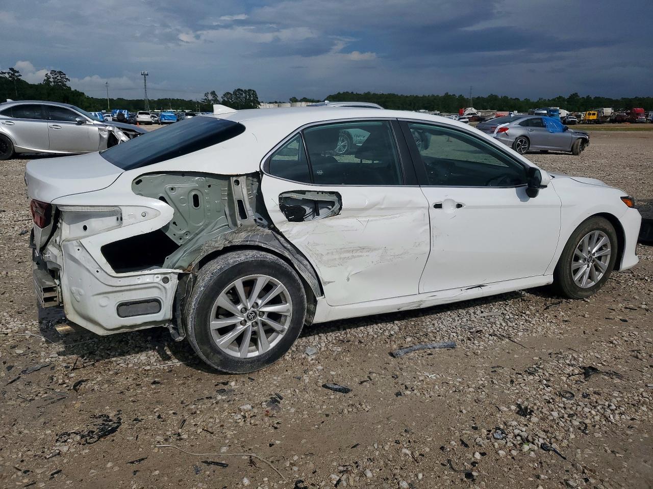 2024 TOYOTA CAMRY LE photo 5