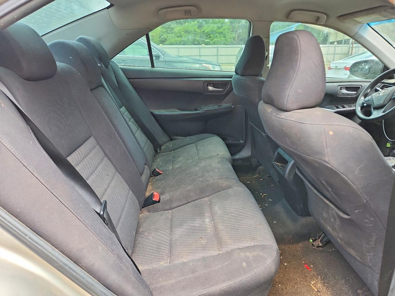 2015 TOYOTA CAMRY LE photo 28