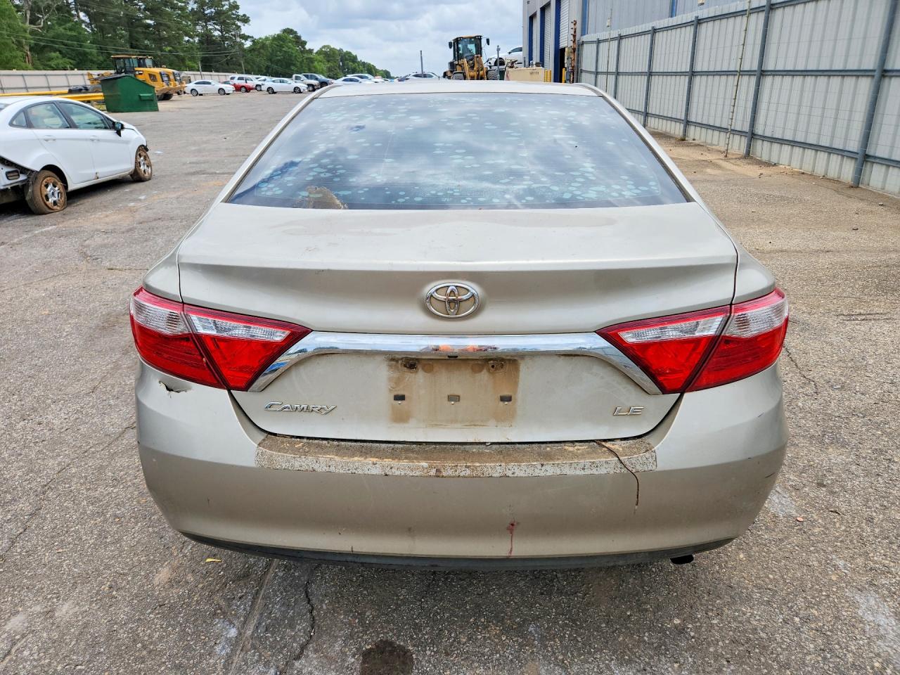 2015 TOYOTA CAMRY LE photo 16