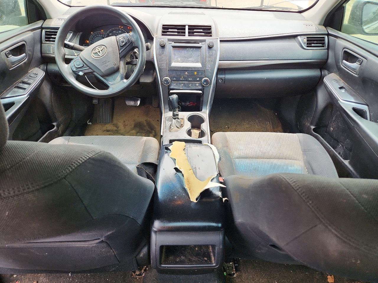 2015 TOYOTA CAMRY LE photo 22