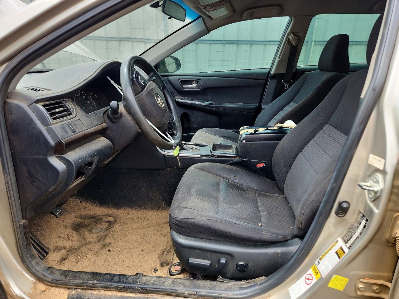 2015 TOYOTA CAMRY LE photo 19