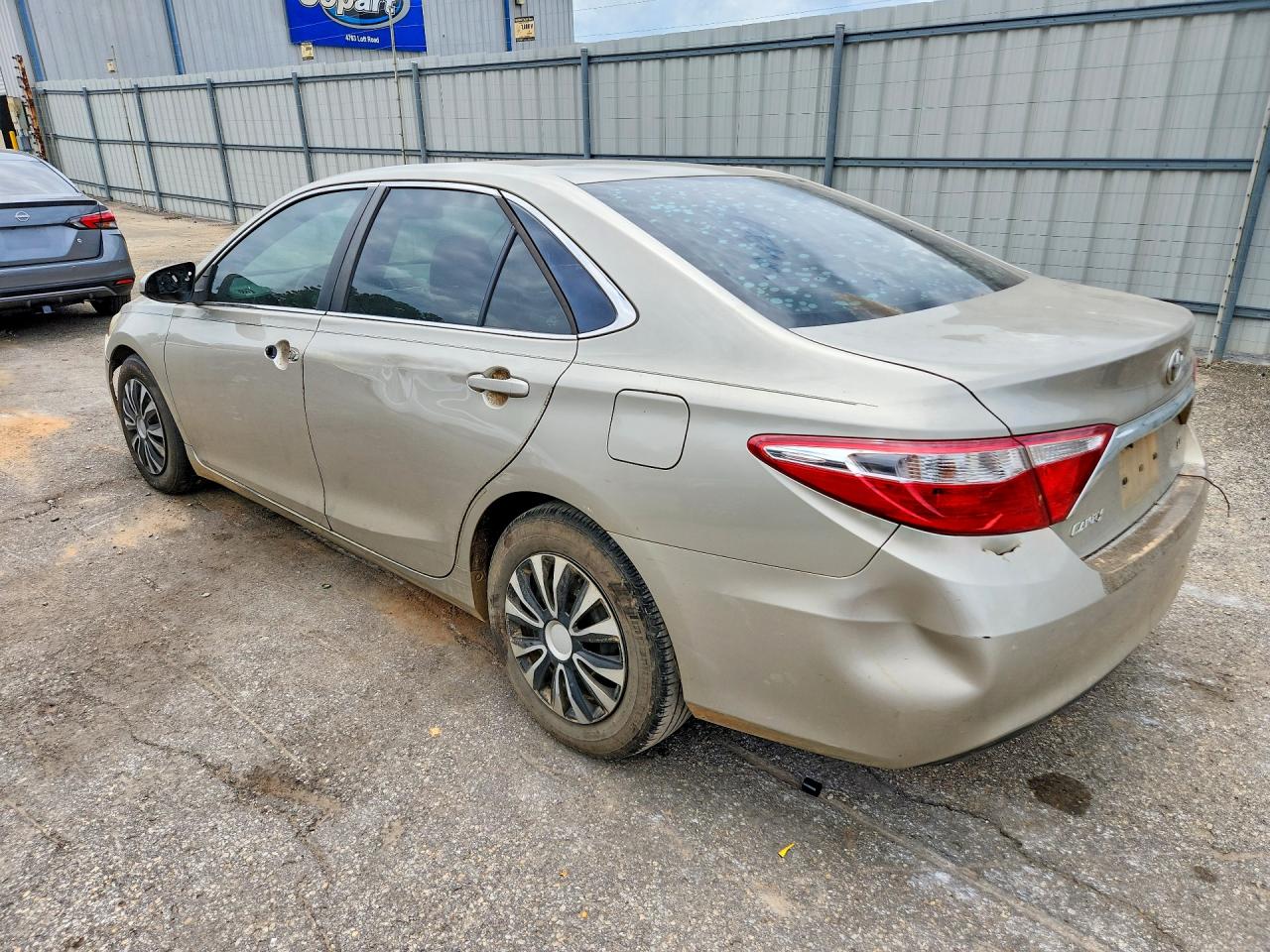 2015 TOYOTA CAMRY LE photo 4