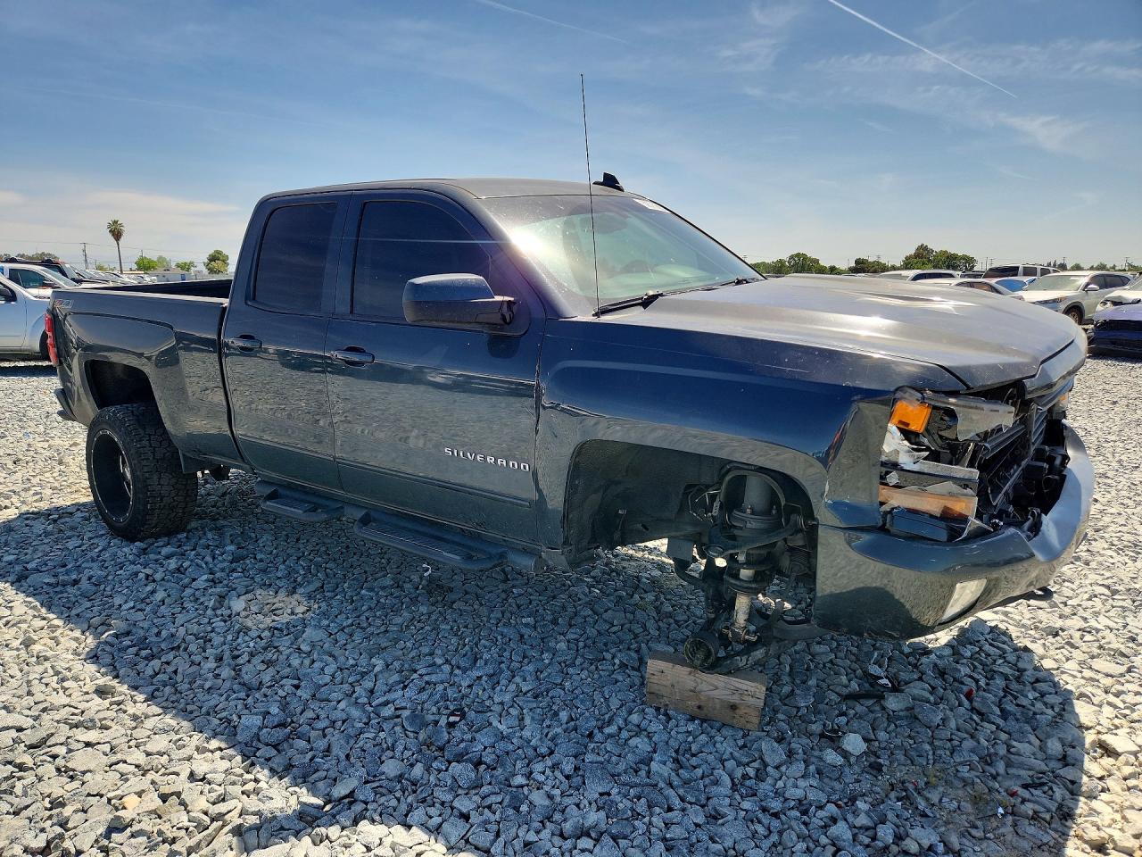 2017 CHEVROLET SILVERADO K1500 LT photo 4