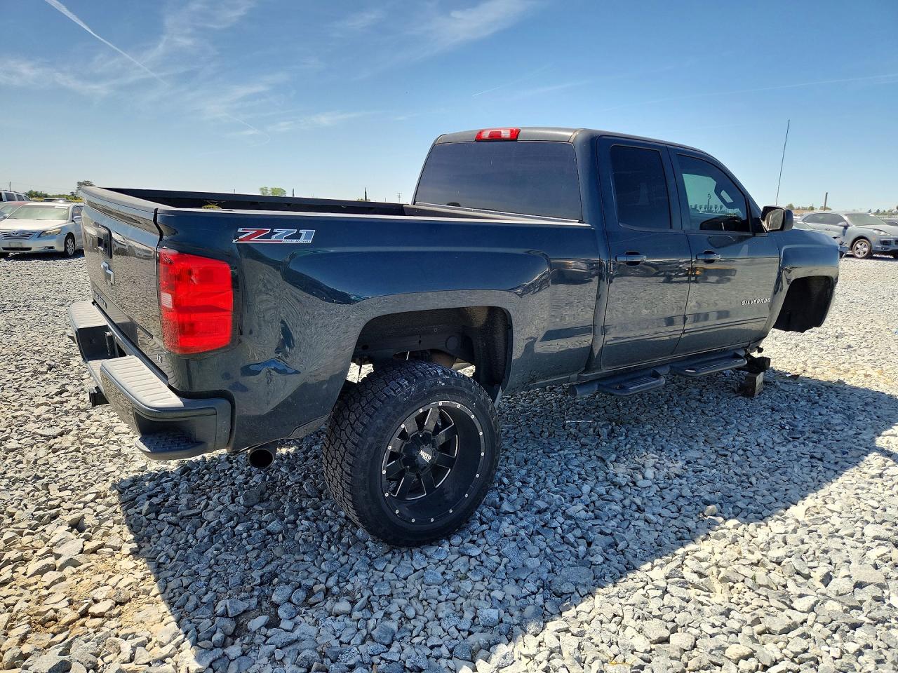 2017 CHEVROLET SILVERADO K1500 LT photo 3