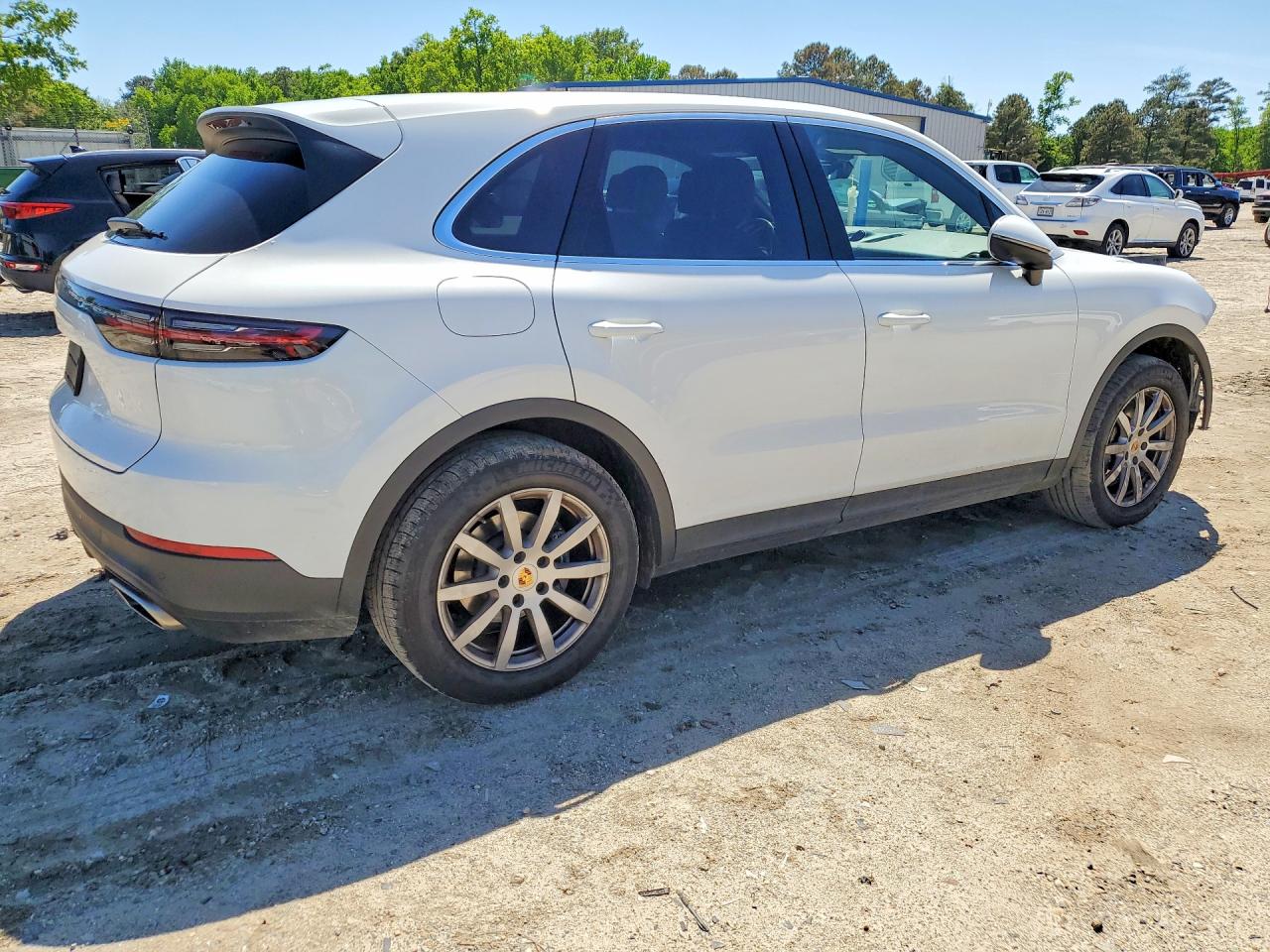 2022 PORSCHE CAYENNE photo 5
