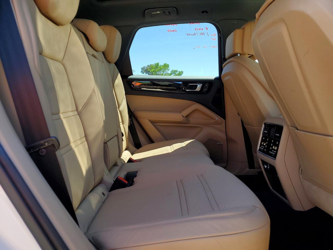 2022 PORSCHE CAYENNE photo 21