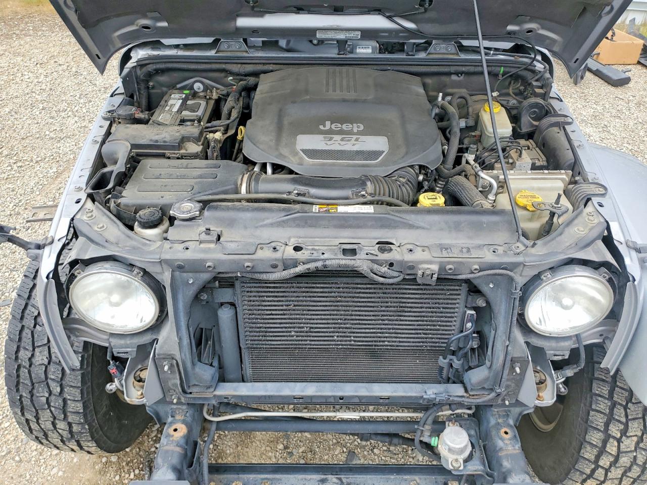 2013 JEEP WRANGLER UNLIMITED SAHARA photo 11