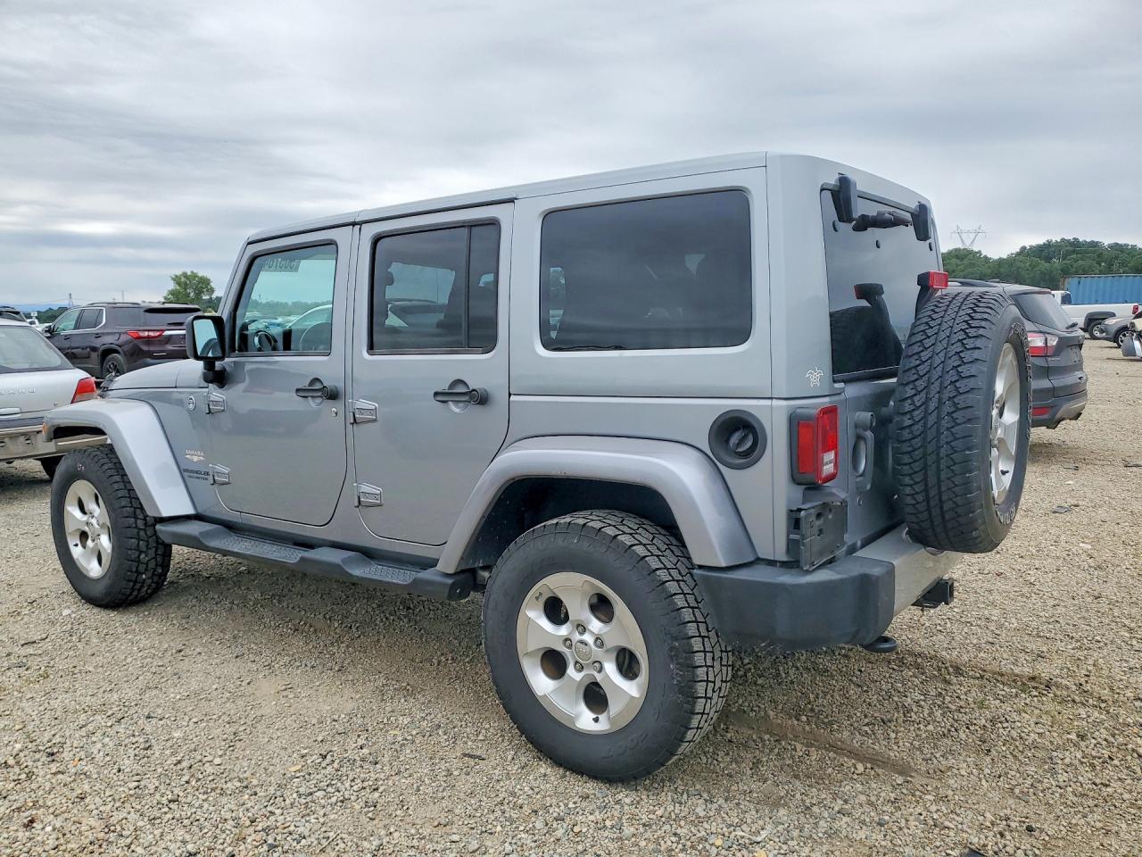 2013 JEEP WRANGLER UNLIMITED SAHARA photo 2