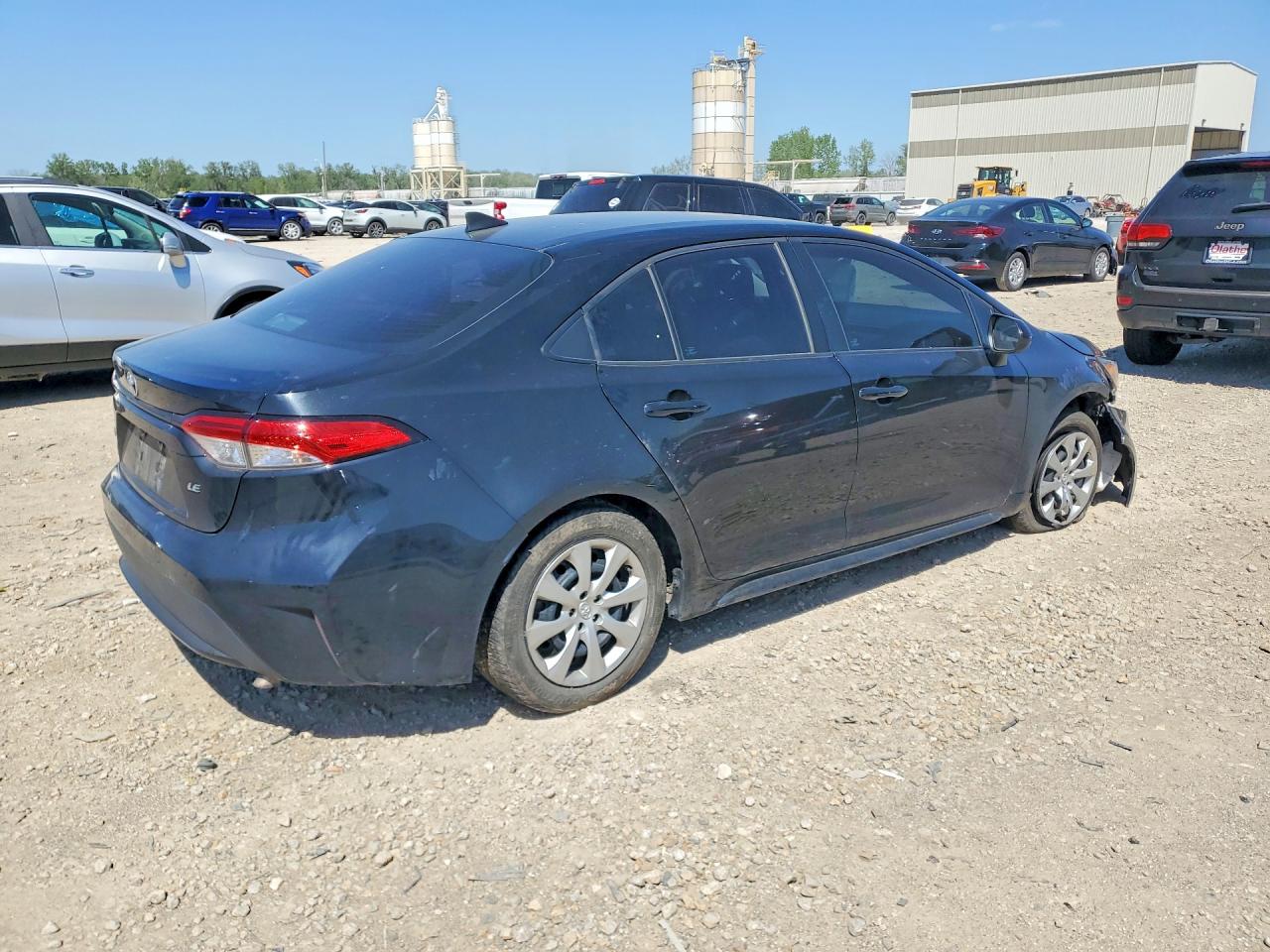 2022 TOYOTA COROLLA LE photo 3