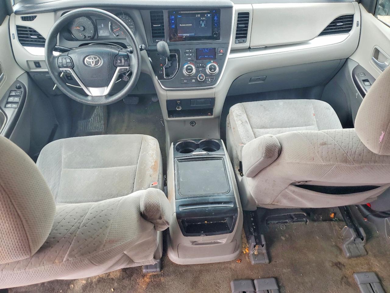 2016 TOYOTA SIENNA LE 8-PASSENGER photo 15