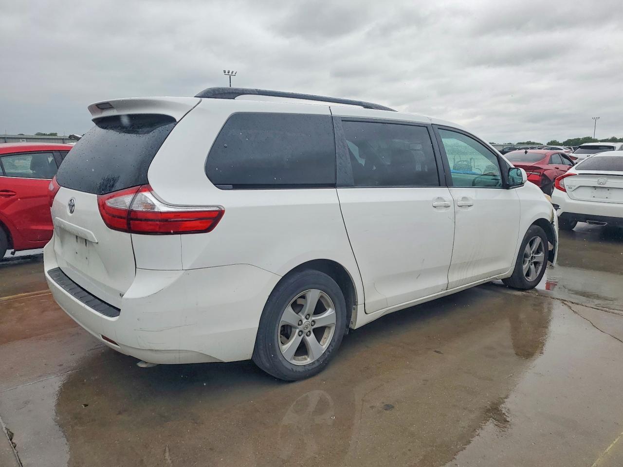 2016 TOYOTA SIENNA LE 8-PASSENGER photo 5