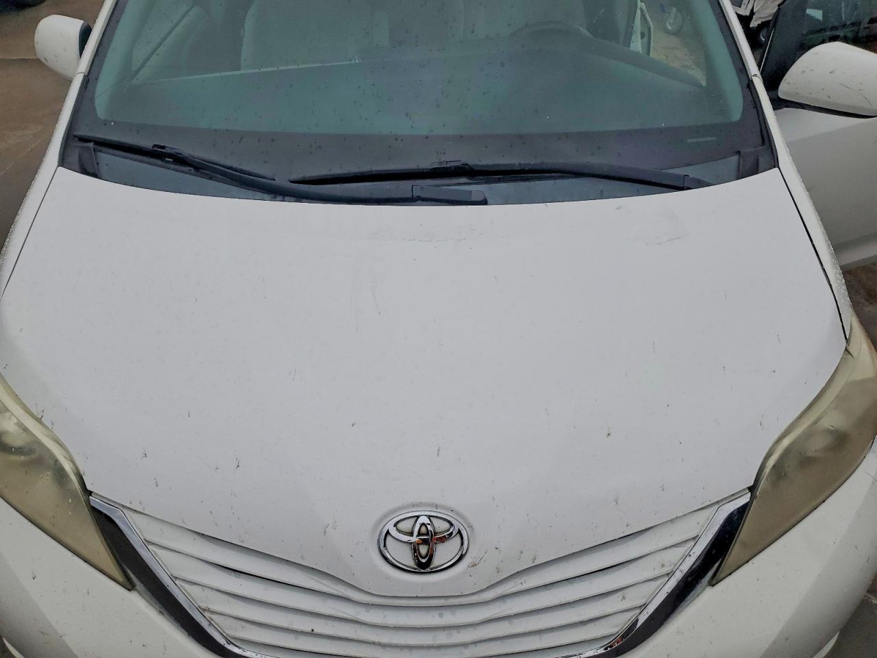 2016 TOYOTA SIENNA LE 8-PASSENGER photo 23