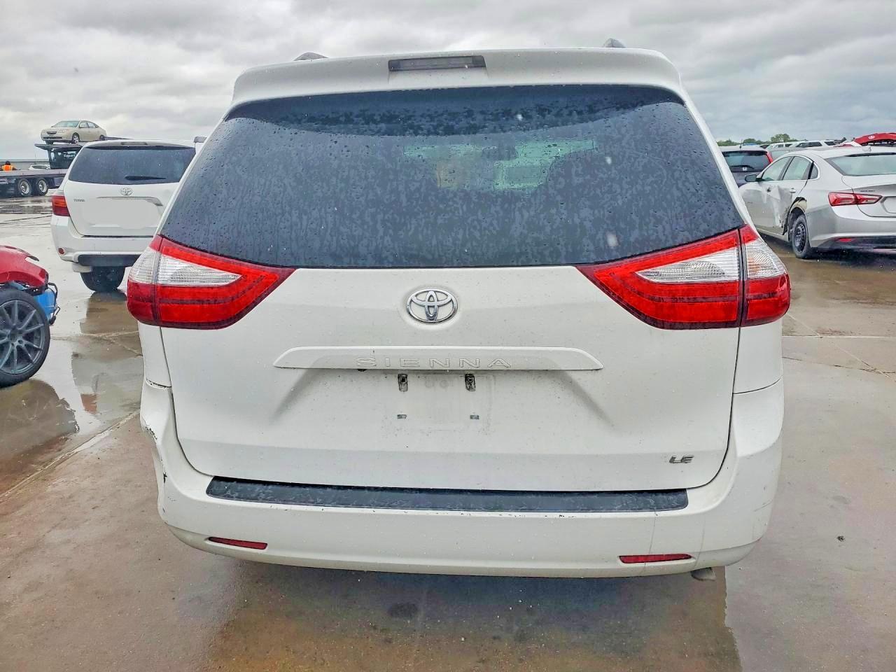 2016 TOYOTA SIENNA LE 8-PASSENGER photo 11