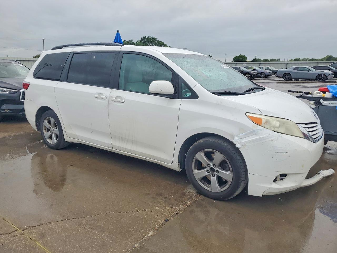 2016 TOYOTA SIENNA LE 8-PASSENGER photo 7