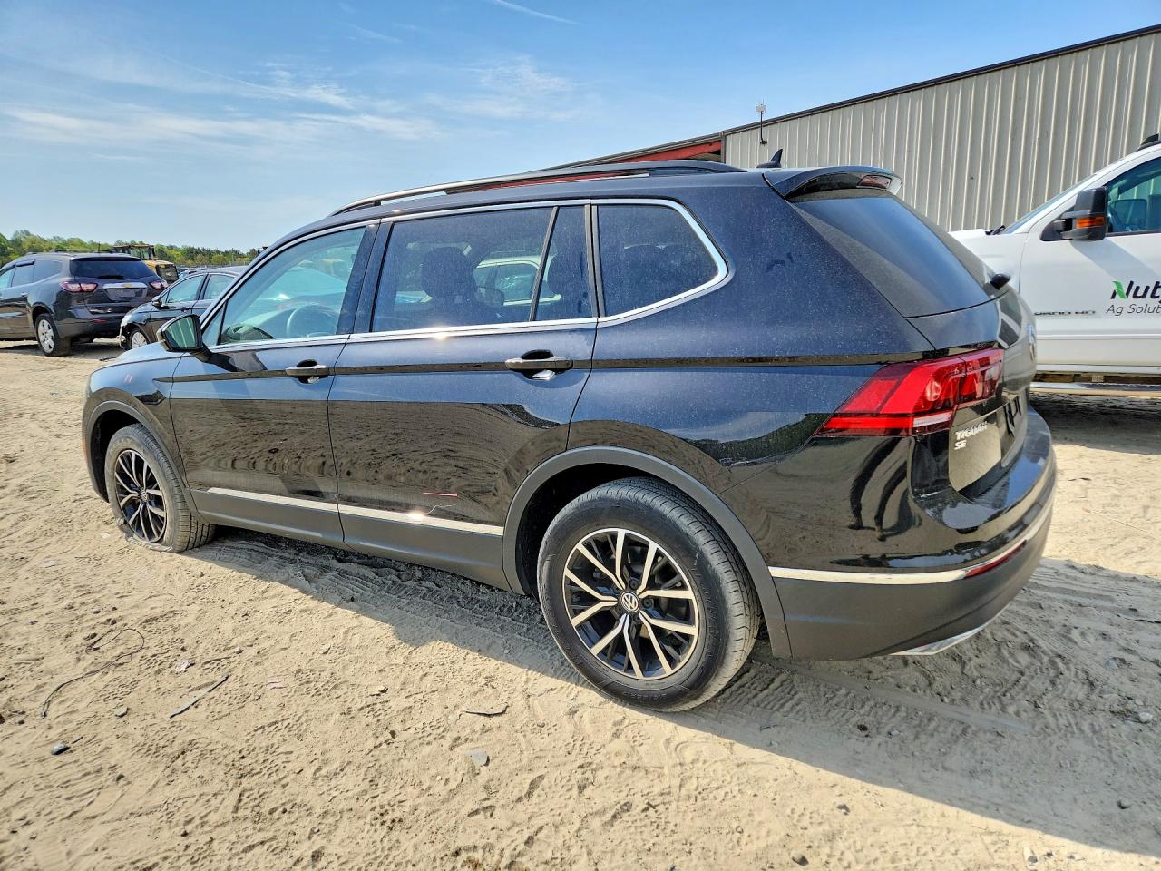 2021 VOLKSWAGEN TIGUAN SE photo 3