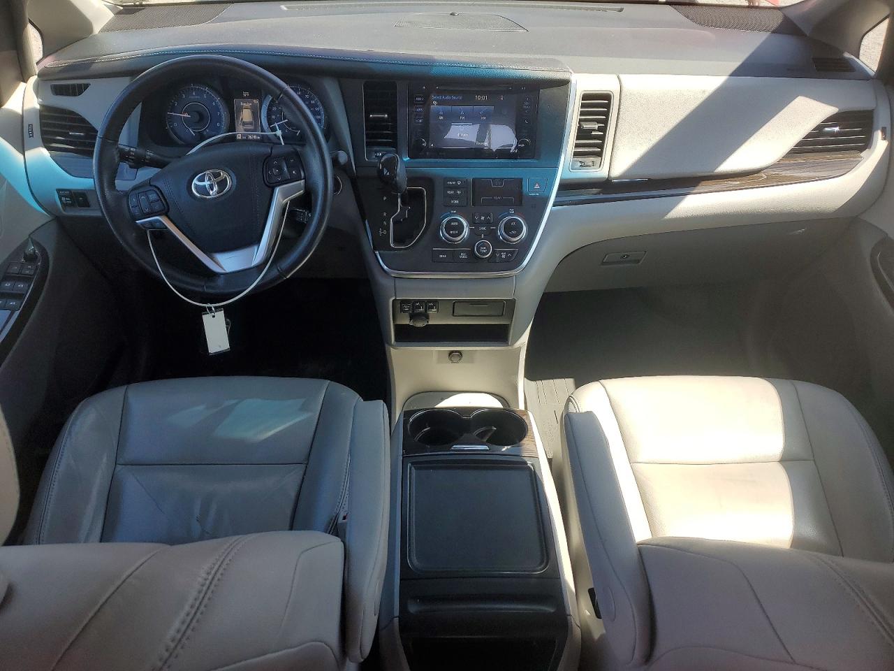 2017 TOYOTA SIENNA XLE 8-PASSENGER photo 15